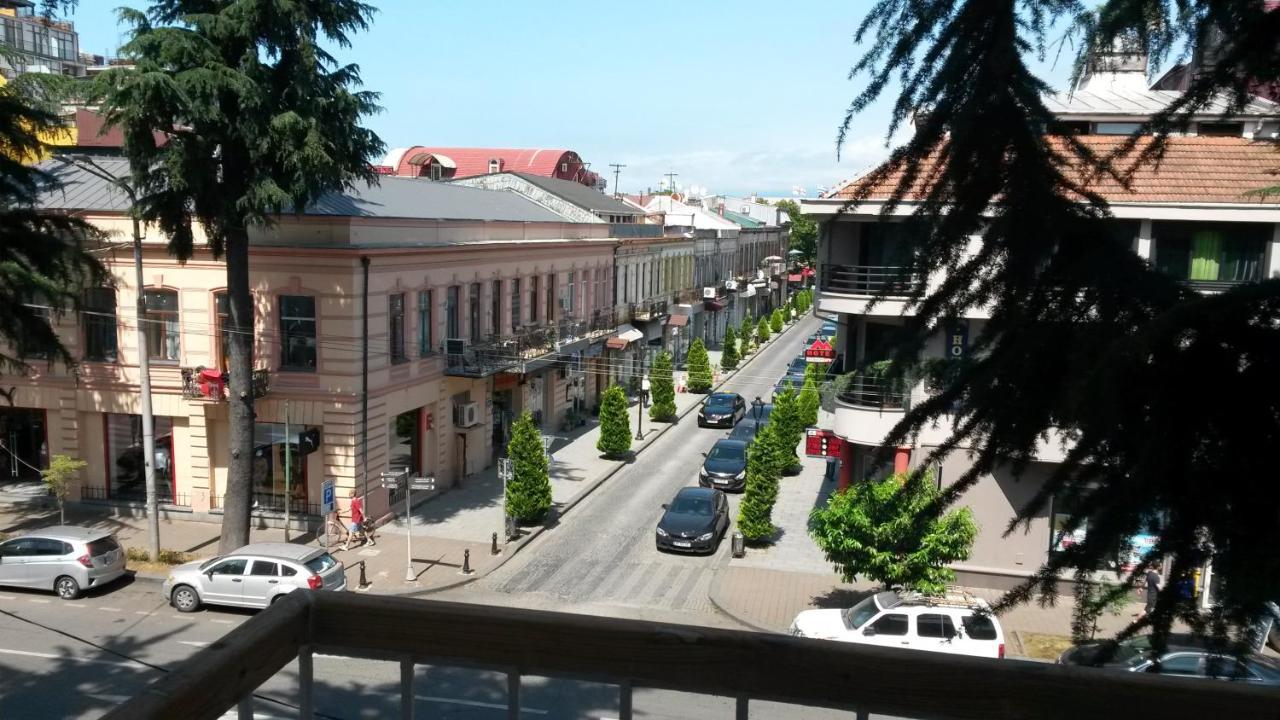 Tengiz'S Apartment On Gorgiladze Batumi Exterior photo